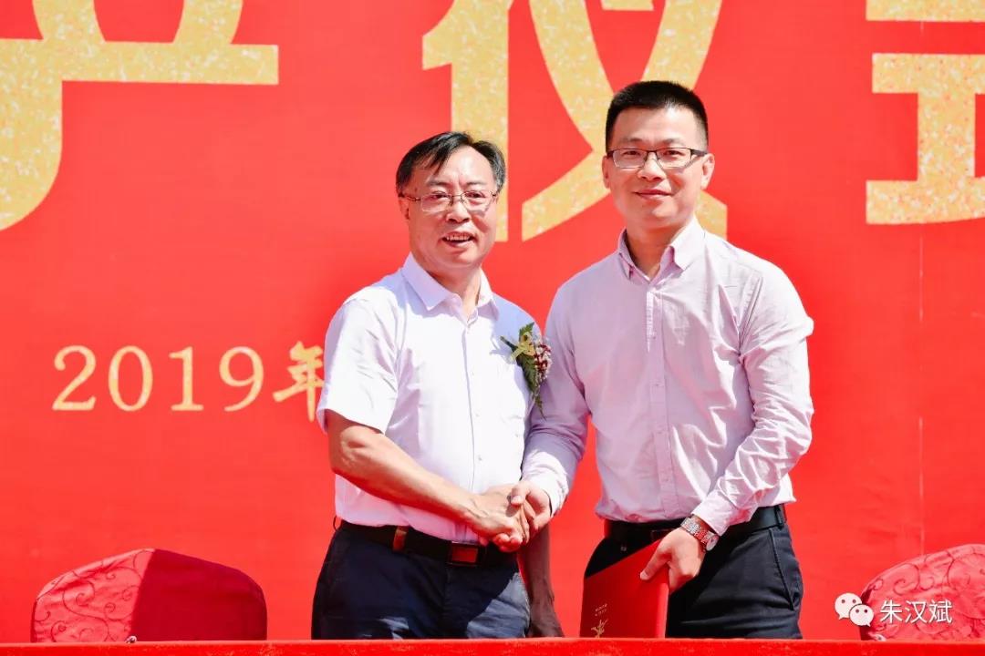 赵谋明教授与客户代表签约合照2 赵谋明教授与客户代表签约合照2