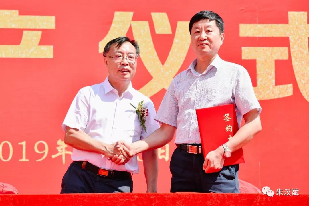 赵谋明教授与客户代表签约合照6 赵谋明教授与客户代表签约合照6