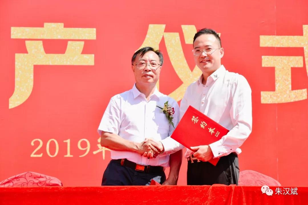 赵谋明教授与客户代表签约合照7 赵谋明教授与客户代表签约合照7